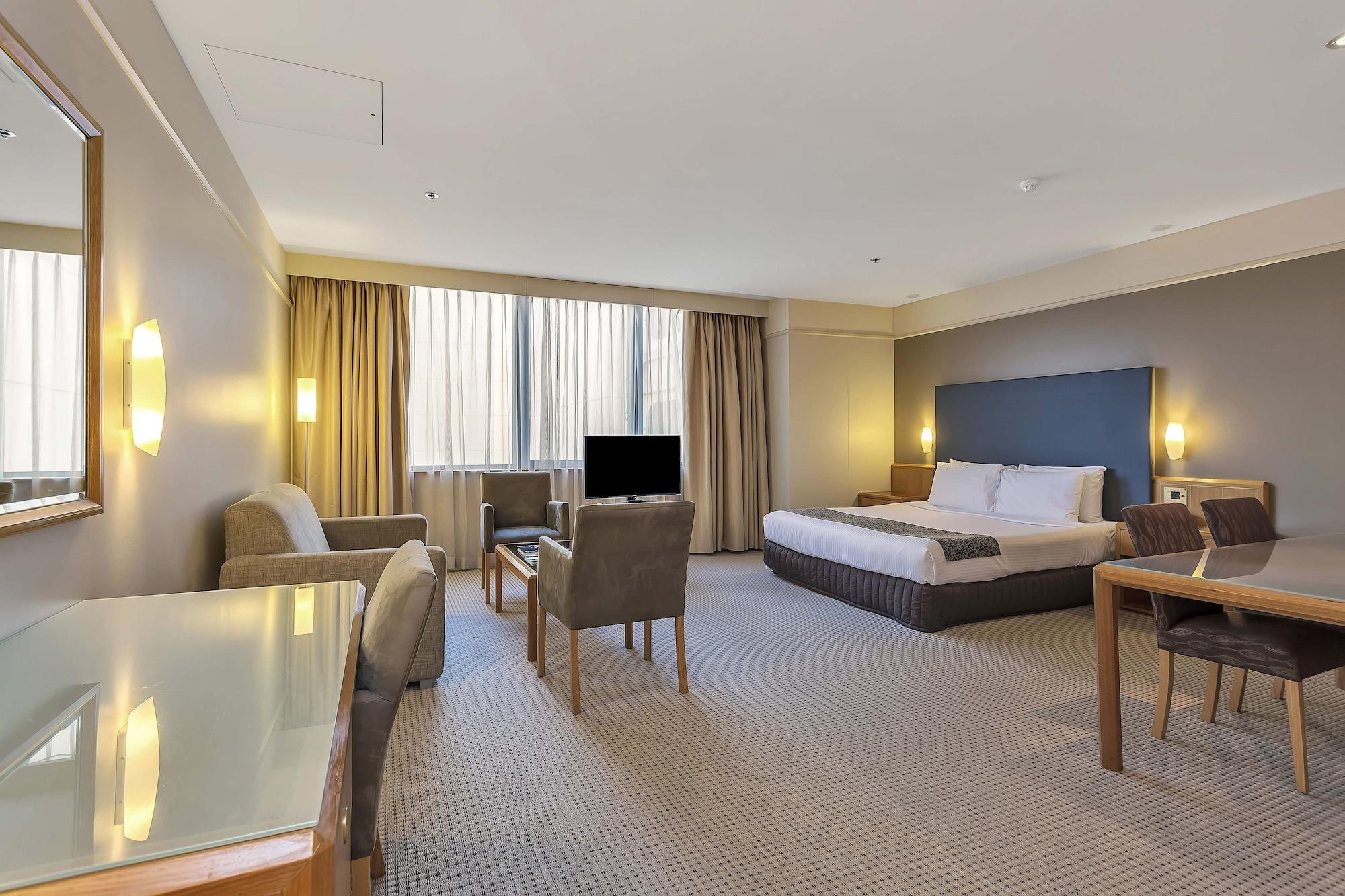 Hotel Stamford Plaza Adelajda Zewnętrze zdjęcie A suite at the hotel