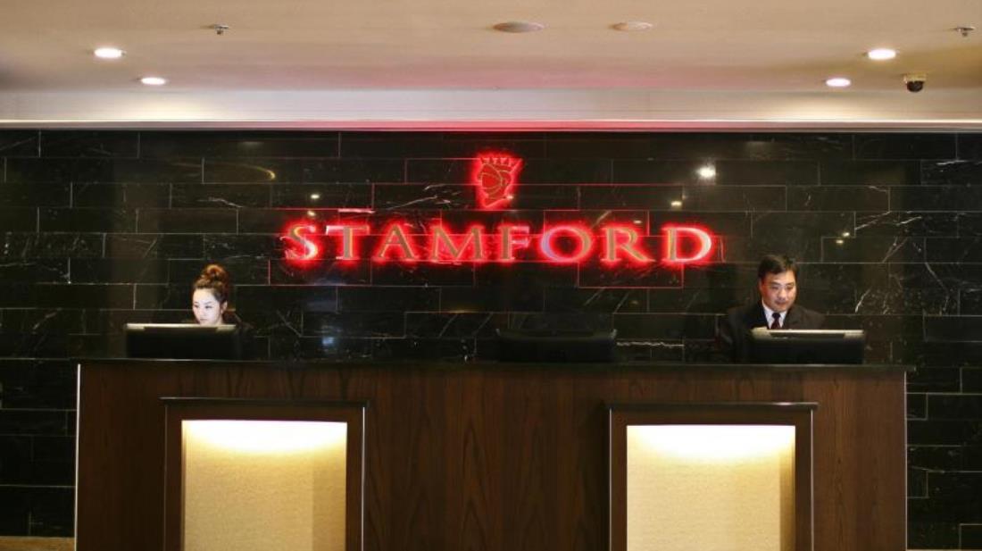 Hotel Stamford Plaza Adelajda Zewnętrze zdjęcie Stamford logo at the reception of the hotel