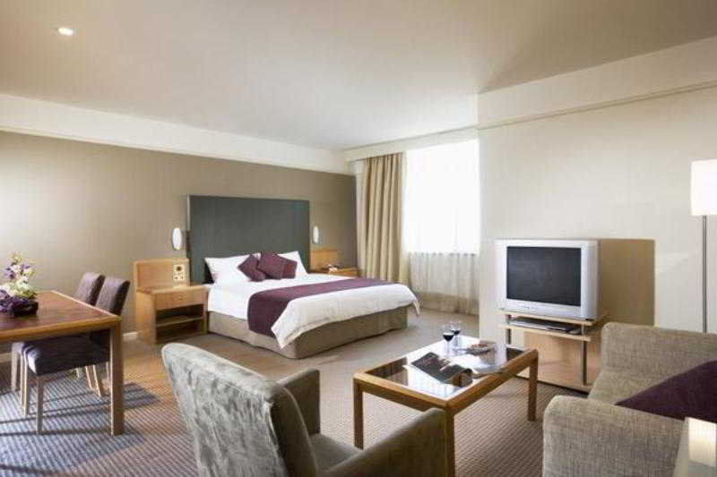 Hotel Stamford Plaza Adelajda Pokój zdjęcie A suite at the Hilton London Heathrow